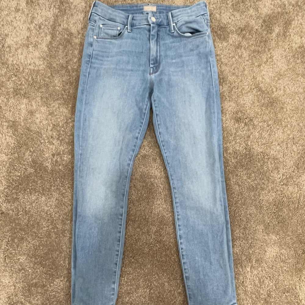 Mother the looker crop in swimming pool Sunday light wash size 27